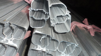 廠家直銷鋁封邊鋁材全覽 聚焦佛山市南海區(qū)力振金屬制品廠